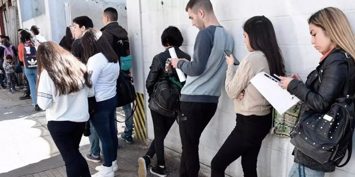 El 43% de los trabajadores argentinos busca un segundo empleo porque su sueldo no alcanza