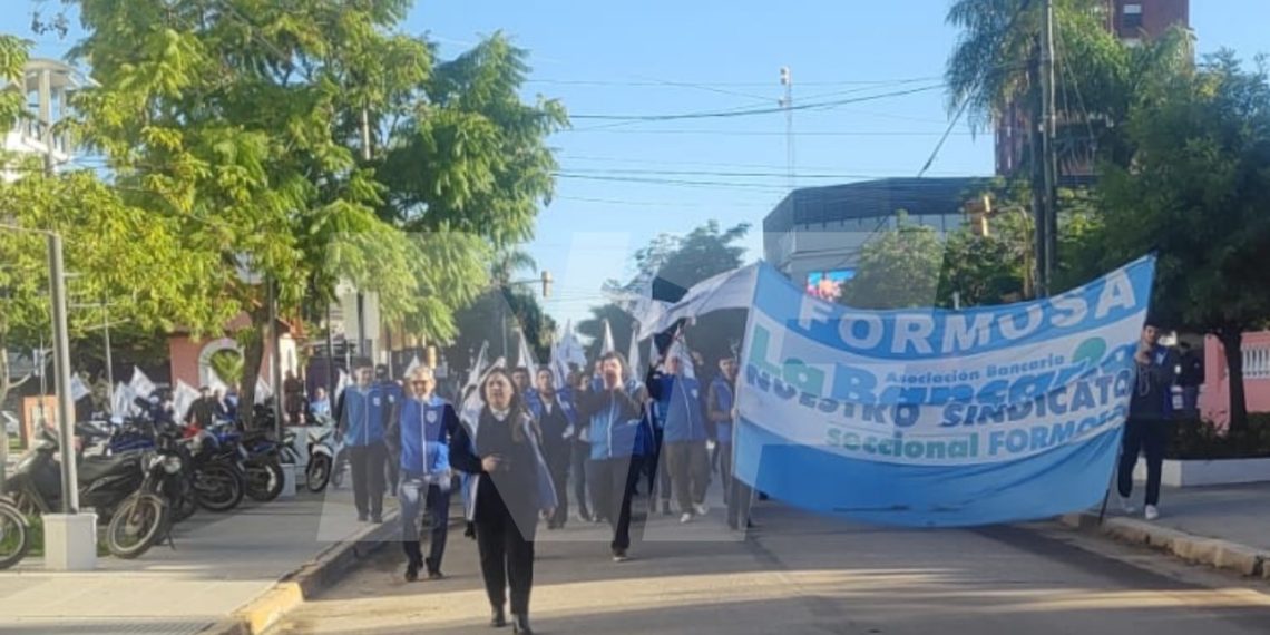 Bancarios anuncian paro de 24 horas por cierre de tesoros del Banco Central