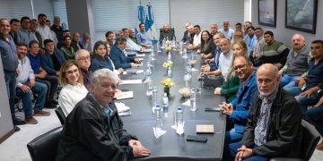 Insfrán se reunió con intendentes y rechazaron el proyecto de intervención