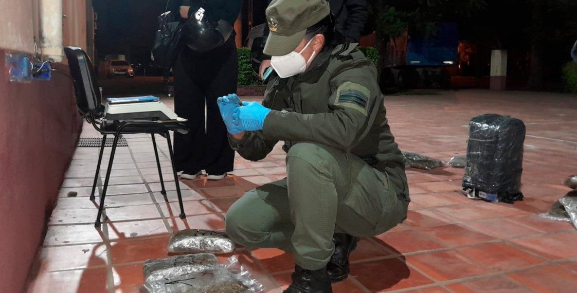 Gendarmería halló más de 28 kilos de marihuana a la vera de la ruta