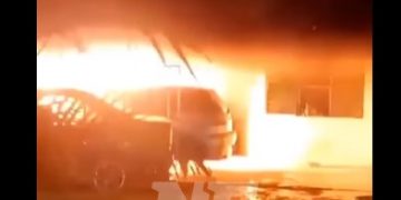 Investigan el incendio intencional de un vehículo en el barrio 17 de Octubre