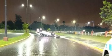 Conductor alcoholizado volcó en la avenida Ribereña
