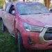 Evadió dos controles policiales y terminó volcando una Hilux robada