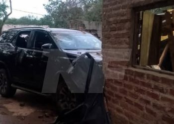 Intendente de Los Chiriguanos chocó su camioneta contra una vivienda