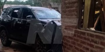 Intendente de Los Chiriguanos chocó su camioneta contra una vivienda