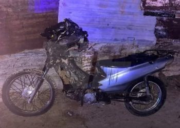Joven de 20 años fue detenido tras incendiar la moto de su pareja