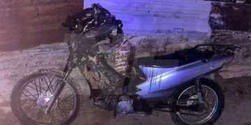 Joven de 20 años fue detenido tras incendiar la moto de su pareja