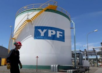 YPF anunció una inversión histórica de USD 25.000 millones para potenciar Vaca Muerta