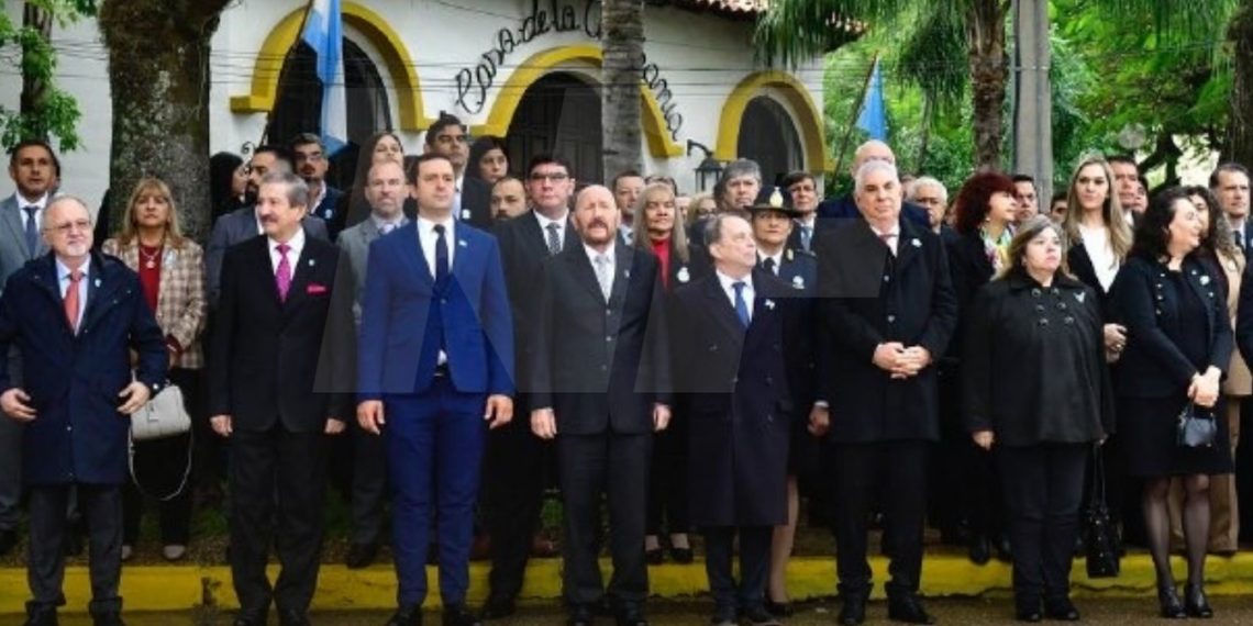 Insfrán encabezó el acto por el 216° aniversario de la Revolución de Mayo