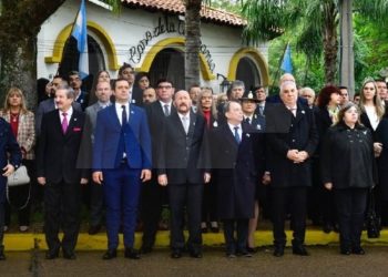 Insfrán encabezó el acto por el 216° aniversario de la Revolución de Mayo
